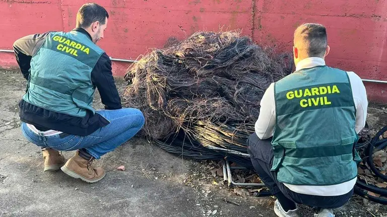 La Guardia Civil de Barbastro hall&oacute; 540 kilos de cable de cobre robado en el interior de una furgoneta.
