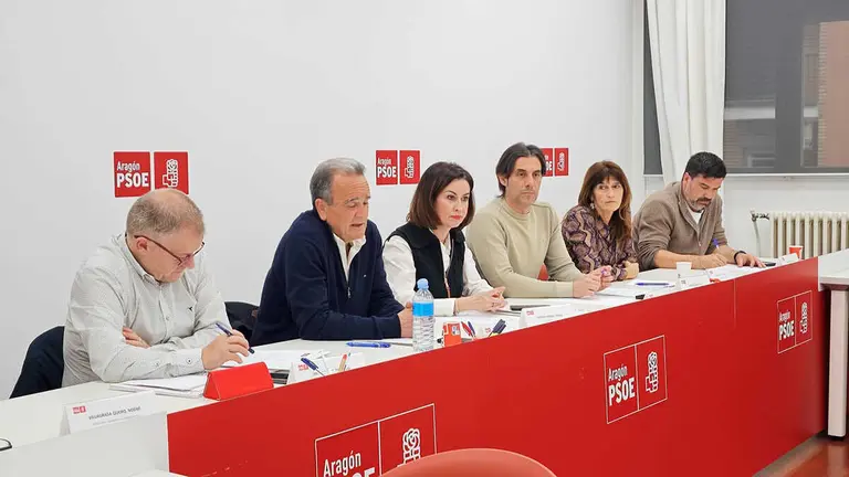 El presidente de la DPZ, S&aacute;nchez Quero, y su secretaria general Teresa Ladrero han dirigido la comisi&oacute;n ejecutiva del PSOE de Zaragoza | Foto: PSOE