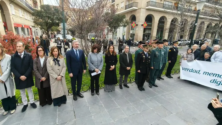 La representaci&oacute;n pol&iacute;tica en Arag&oacute;n durante el homenaje a las v&iacute;ctimas del terrorismo. Foto: Vanesa Aso