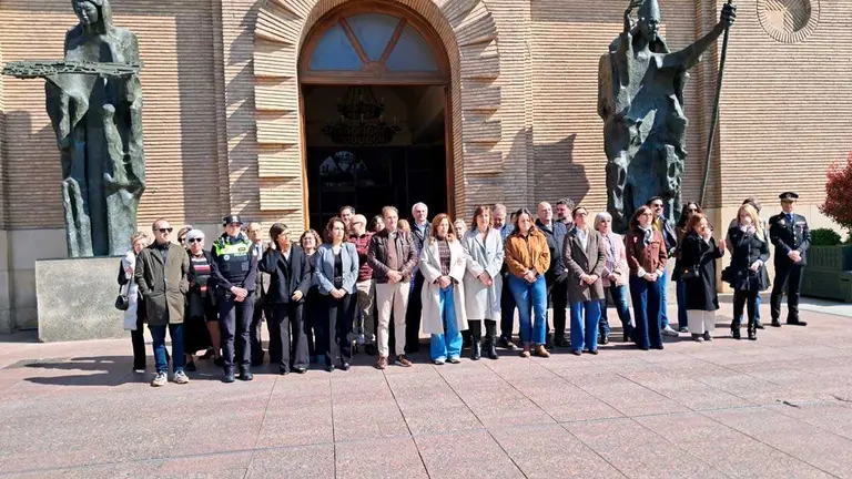 Minutos de silencio en el Ayuntamiento de Zaragoza por el asesinato de Silvia a manos de su expareja. Foto: Actualidad Media
