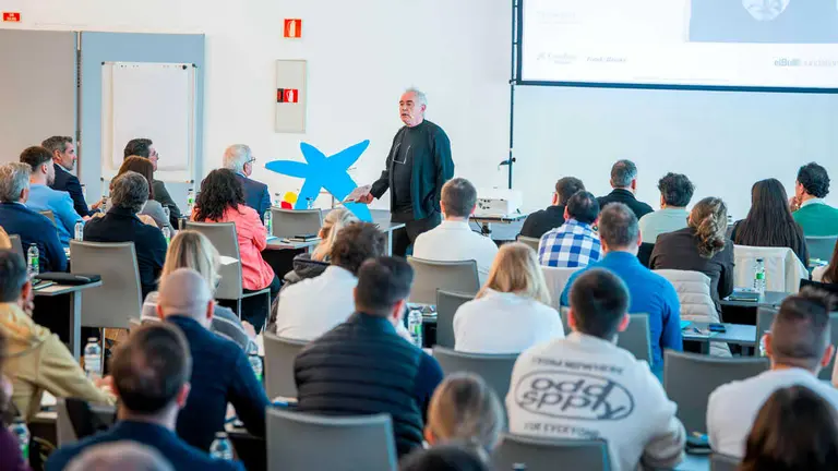 El reconocido chef catal&aacute;n Ferran Adri&agrave; ha inaugurado en Zaragoza una formaci&oacute;n intensiva dirigida a profesionales de la restauraci&oacute;n