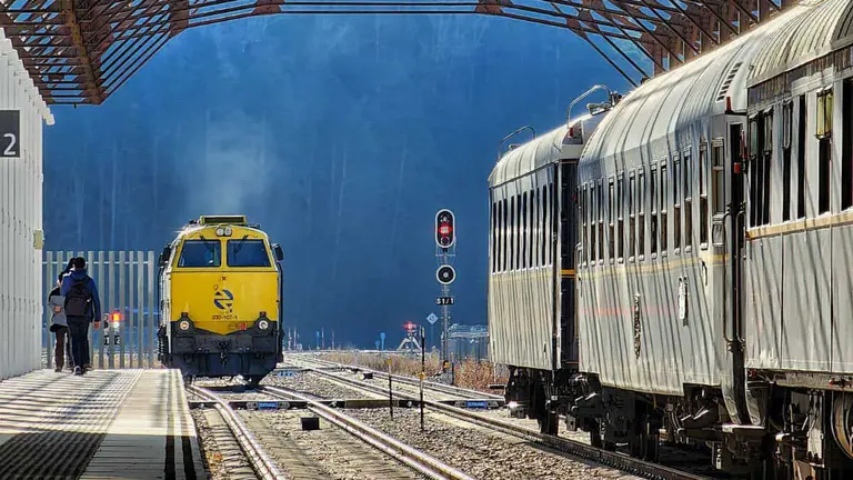 tren-azul-facebook