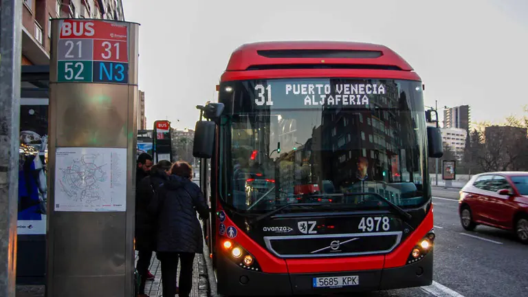 El Jueves Santo habr&aacute; desv&iacute;os en buena parte de la red de autobuses urbanos. Foto: Pilar &Aacute;lvarez