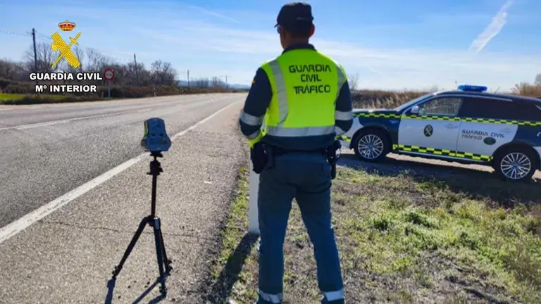 Un radar de la Guardia Civil "caz&oacute;" al conductor duplicando la velocidad permitida en una carretera secundaria a la altura de &Eacute;pila.