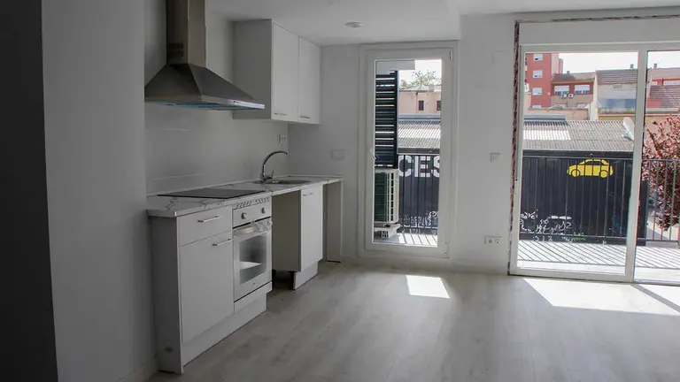Imagen de archivo. Viviendas de nueva construcci&oacute;n en el barrio de El Arrabal en Zaragoza.