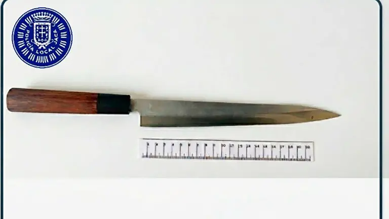 La Polic&iacute;a Local de Jaca intervino al hombre detenido por violencia de g&eacute;nero un cuchillo y una navaja.