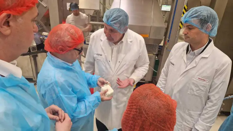 El consejero en funciones Javier Rinc&oacute;n ha visitado mayor f&aacute;brica de productos sin gluten del mundo, en Alag&oacute;n (Zaragoza).Departamento de Agricultura, Ganader&iacute;a y Alimentaci&oacute;n