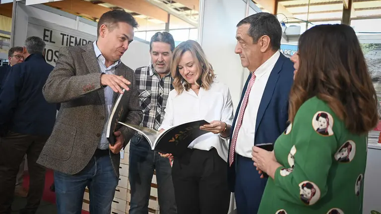Pilar Alegr&iacute;a ha visitado junto a compa&ntilde;eros del partido la Feria Agroalimentaria de La Almunia | Foto: PSOE