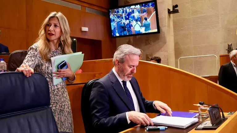 El presidente de Arag&oacute;n, Jorge Azc&oacute;n, junto a la vicepresidenta, Mar Vaquero, este mi&eacute;rcoles en las Cortes. Foto: Pilar &Aacute;lvarez