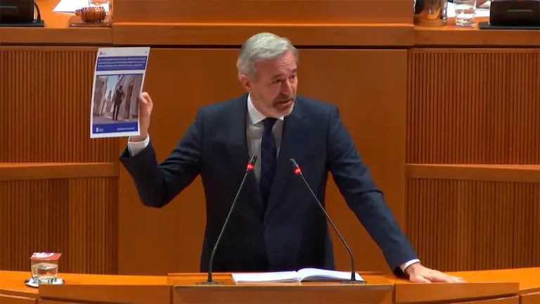 Azc&oacute;n ha mostrado en tribuna la nota de prensa publicada en la web del Ayuntamiento de Ejea | Cortes de Arag&oacute;n
