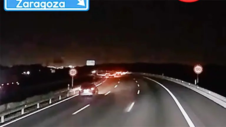 La peligrosa y temeraria maniobra ha sido difundida por la cuenta de Instagram @dashcams.esp