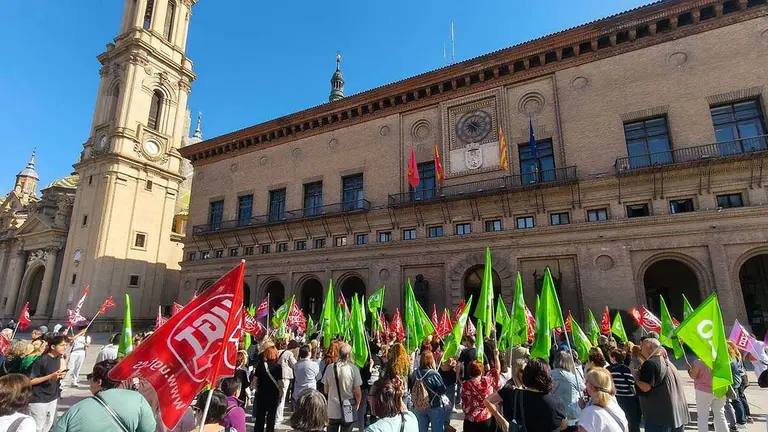 limpieza-trabajadoras-concentraci&oacute;n-ayuntamiento-zaragoza-convenio-colectivo