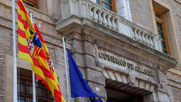 Entrada al Edificio Pignatelli, sede del Gobierno de Arag&oacute;n. Foto: Pilar &Aacute;lvarez