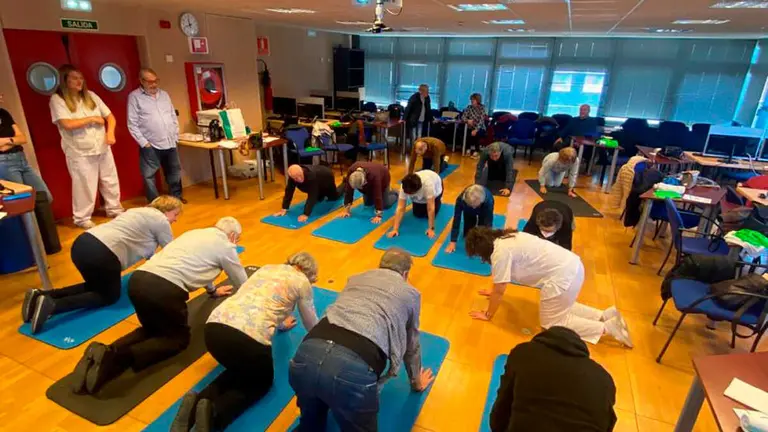 Imagen de una de las sesiones de la Escuela de Pacientes Ostomizados celebradas en el Hospital Universitario Obispo Polanco | Foto: DGA