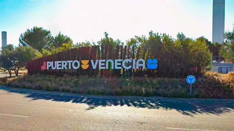 El hurto por parte de tres j&oacute;venes en una tienda de Puerto Venecia condujo a la Polic&iacute;a Local hasta el Cementerio de Torrero, donde se escondieron los presuntos autores.