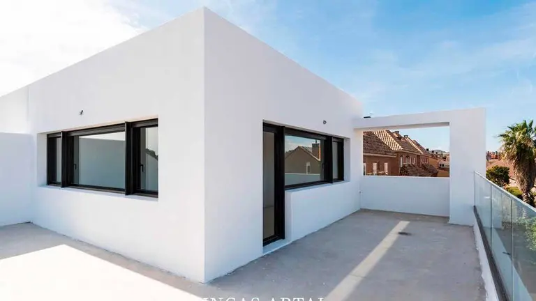 Esta es la villa que puedes acabar tu mismo y que esta a la venta. Foto: Web LuxuryEstate