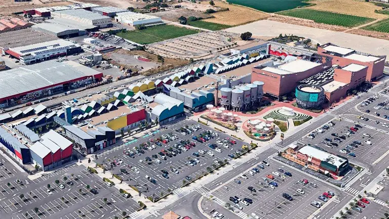 torre-outlet-zaragoza-pikolin-legalizaci&oacute;n-regularizaci&oacute;n