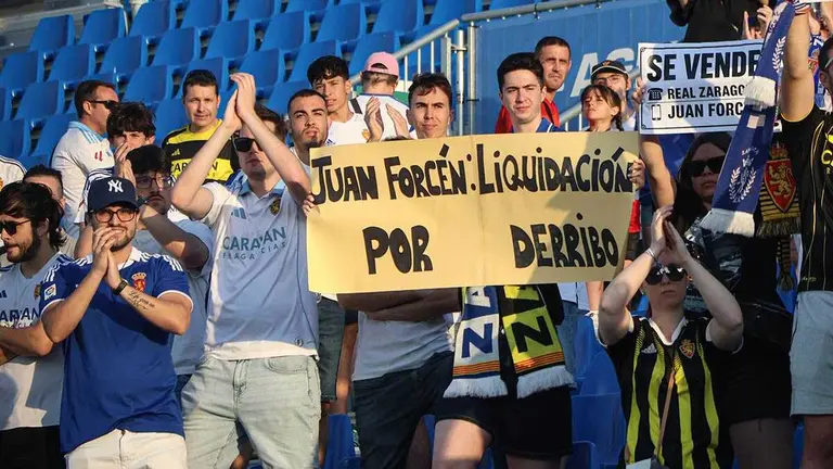 La afici&oacute;n, en el &uacute;ltimo partido del Real Zaragoza como profesional. Foto: Pilar &Aacute;lvarez