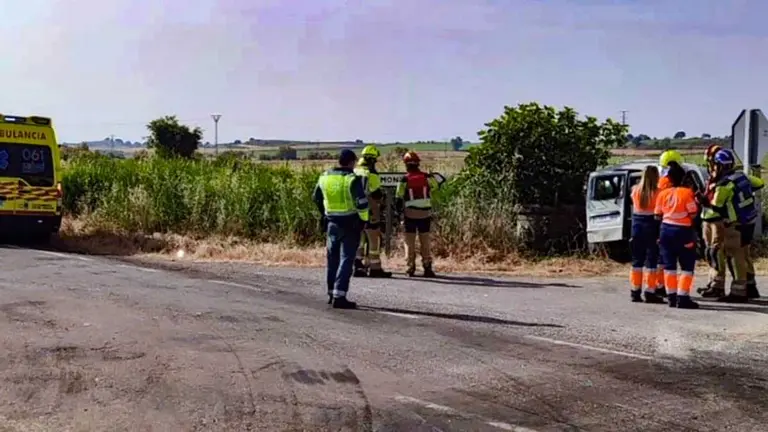 El accidente de tr&aacute;fico de este martes en la carretera A-1223, a la altura de Ilches (Huesca), se ha cobrado la vida de tres personas. Foto: Guardia Civil Huesca