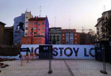 Imagen del derribo del mural Porque sueño, no estoy loco 