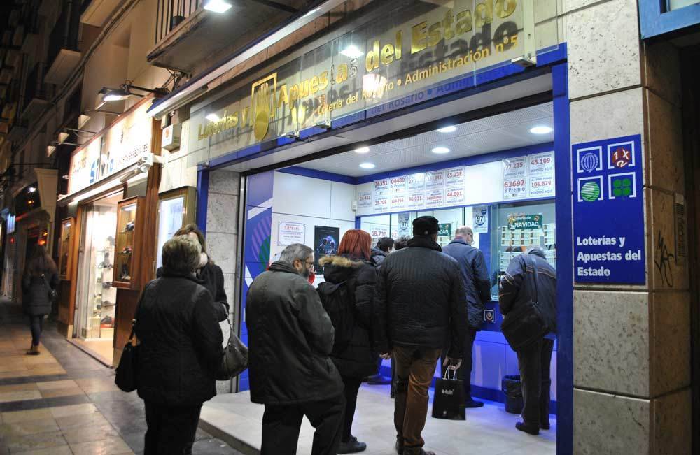 Las filas en las administraciones en las últimas semanas han sido la tónica general 
