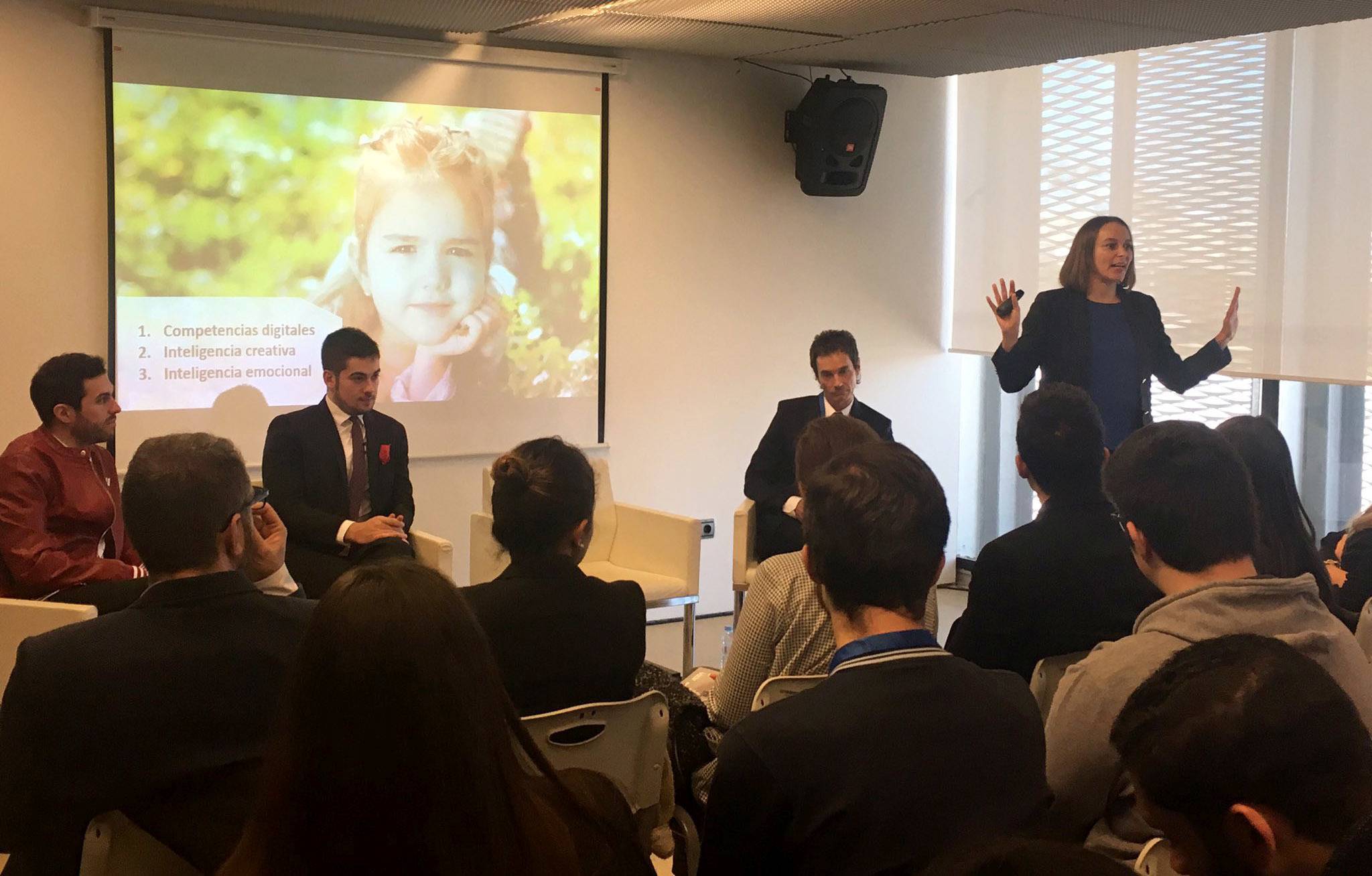 La cofundadora de Bitbrain, María López, participó en el Espacio Joven de ADEA para hablar sobre el futuro de la innovación