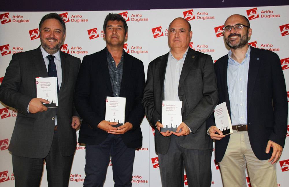 Al evento asistieron el CEO de Ariño Duglass, Raimundo García; el director del ITA, Ángel Fernández, y los dos autores del libro, Miguel Ángel Esteban y Miguel Ángel García