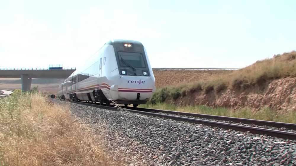 Los trenes tienen que circular por vías en mal estado