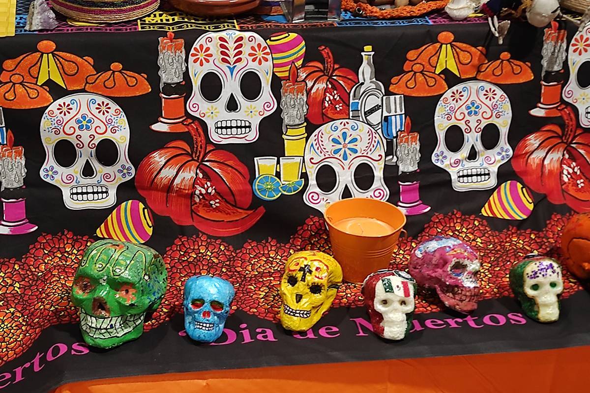 catrinas exposición día de muertos en la biblioteca Cubit