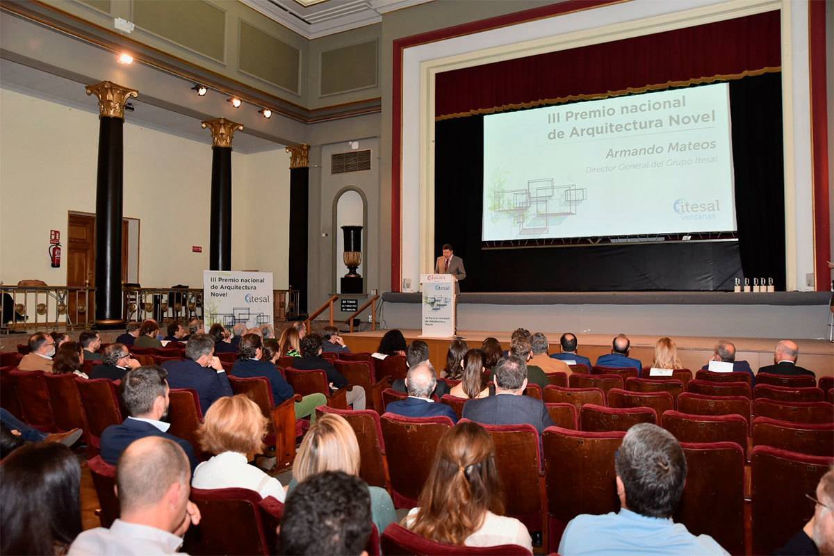 El público asistente a la entrega de premios en la Cámara de Comercio de Zaragoza