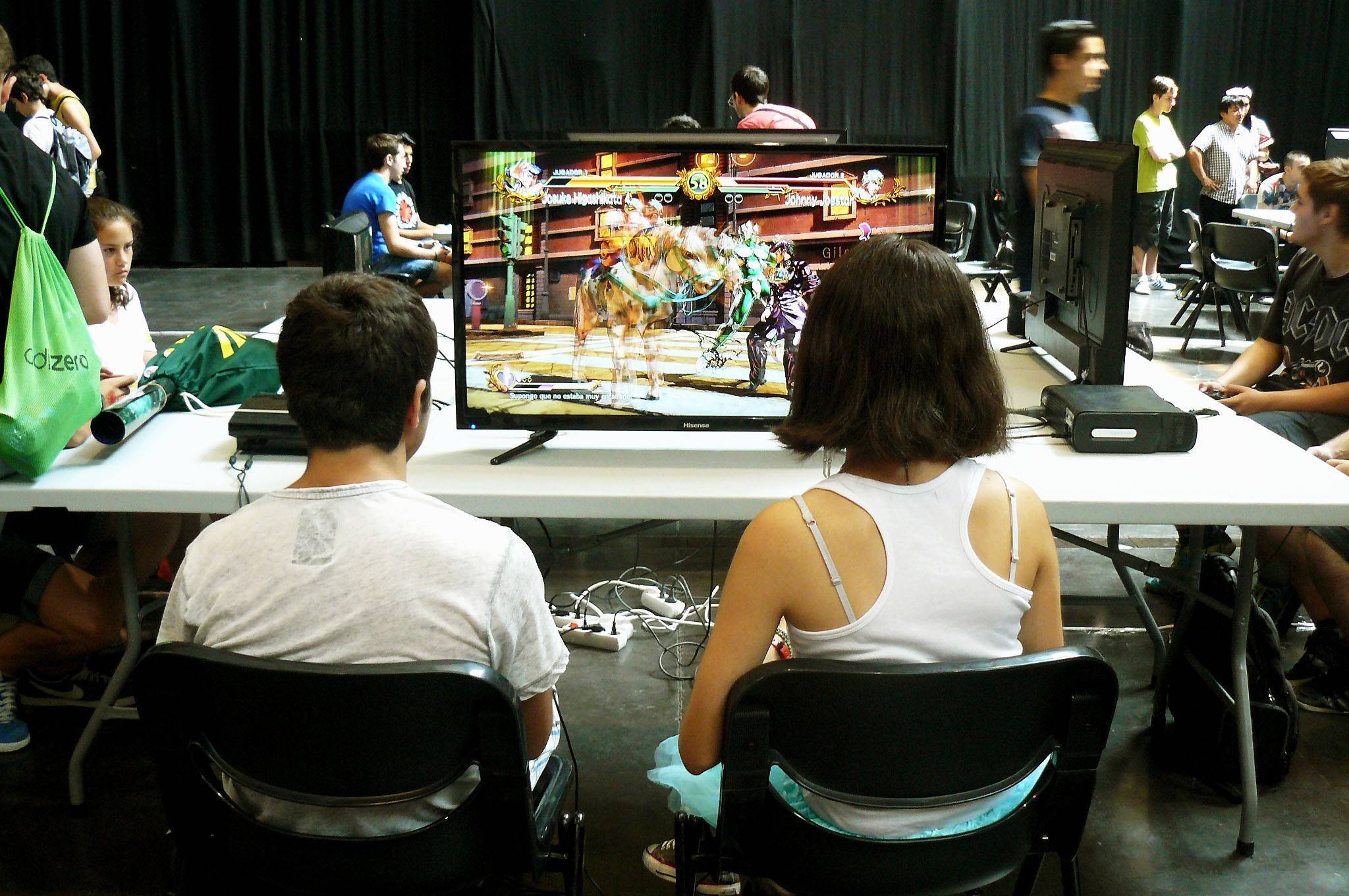 niños jugando videojuegos