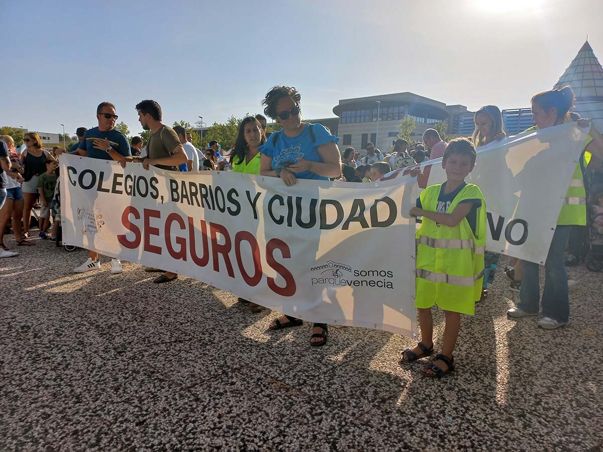 Concentración Parque Venecia colegio María Zambrano