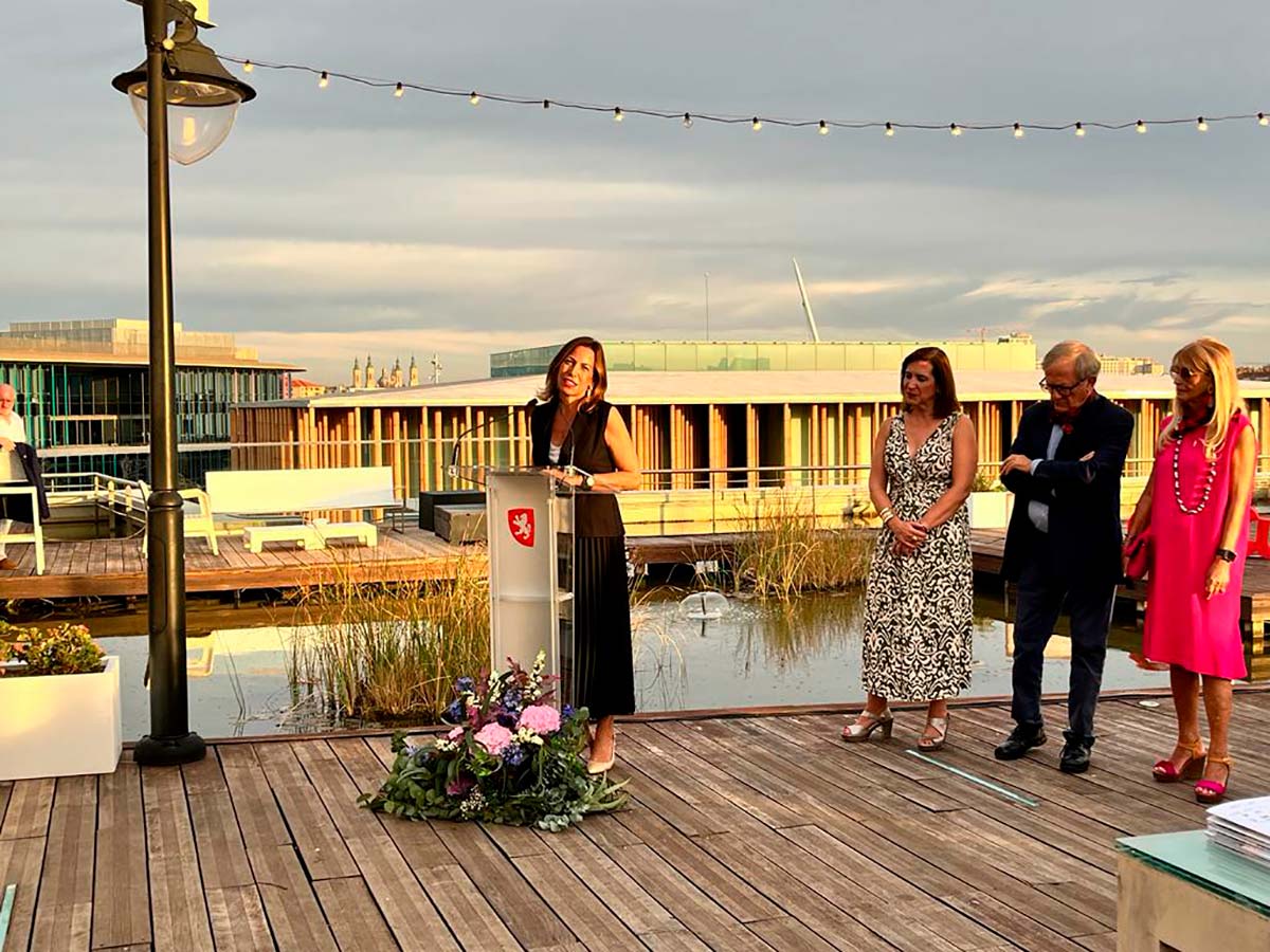 Natalia Chueca Fiestas del Pilar Presentación Acuario Zaragoza