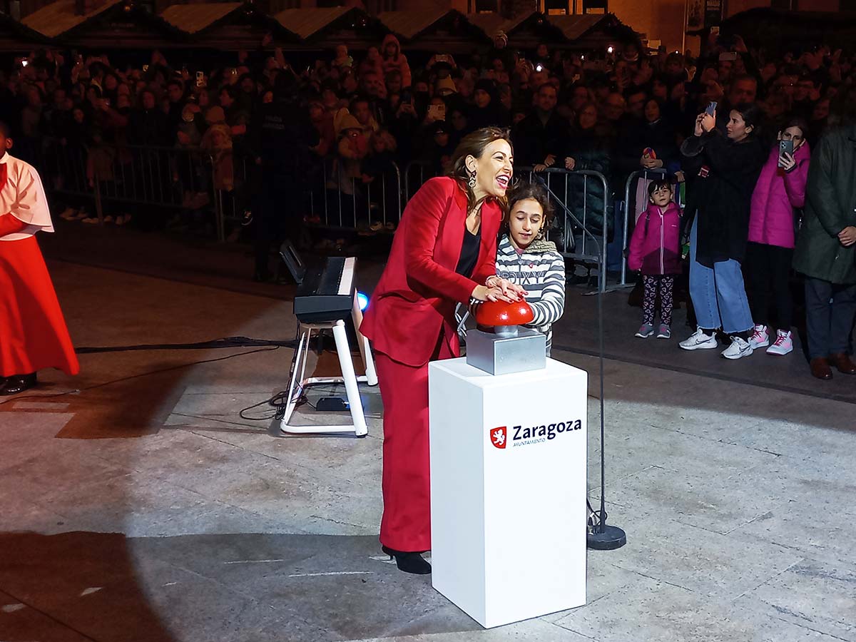 Natalia Chueca encendido Navidad Zaragoza plaza del Pilar