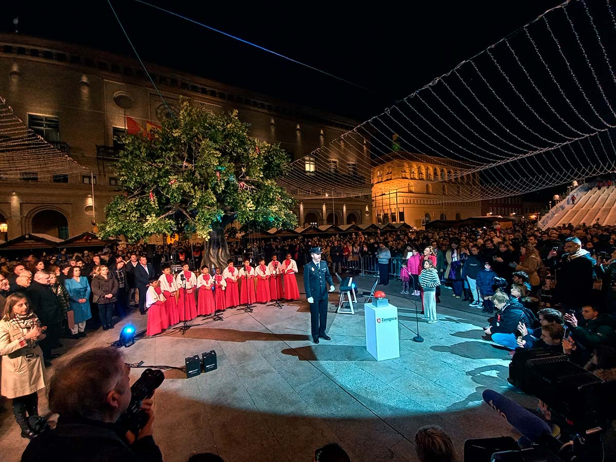 Panorámica encendido Navidad plaza del pilar Zaragoza adeste fideles