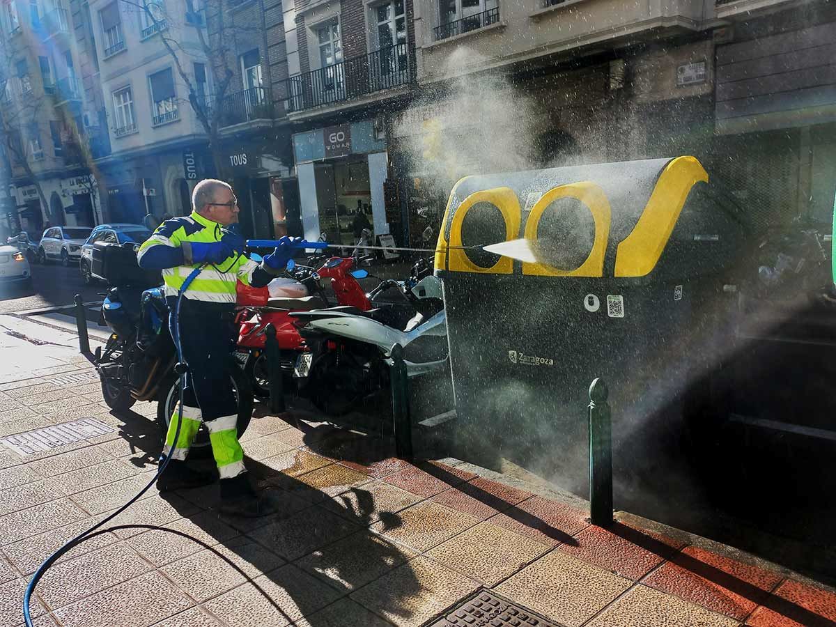 Limpieza-intensiva-FCC-Ayuntamiento-de-Zaragoza-contenedores-basura
