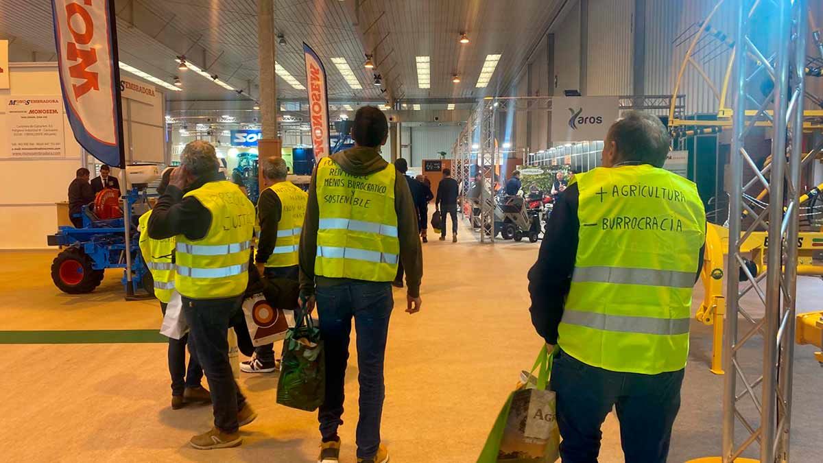 Los agricultores han llevado sus reivindicaciones también al recinto ferial.