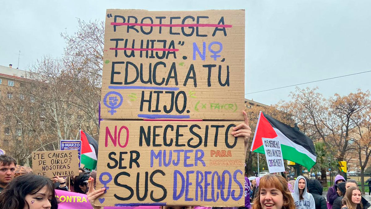 Alguna de las pancartas vistas esta mañana.