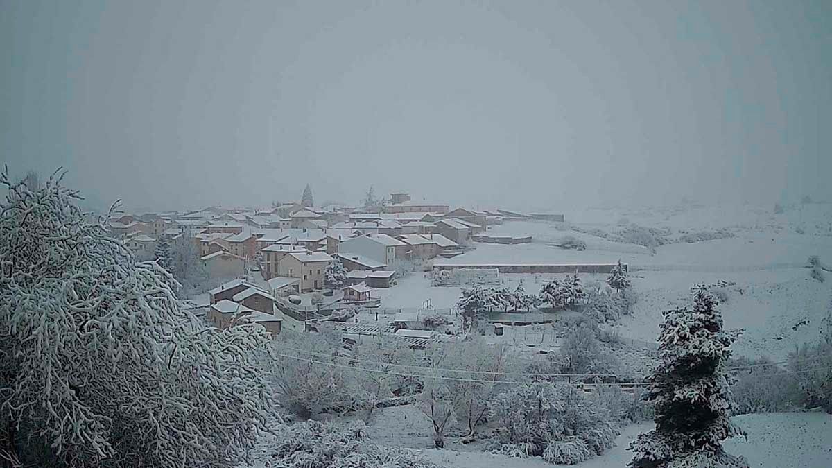 El municipio turolense de Griegos cubierto de blanco. Foto: Avamet