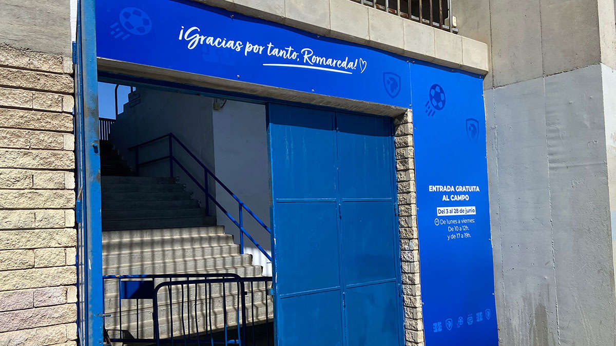 La puerta 16 de La Romareda es la entrada de las visitas.