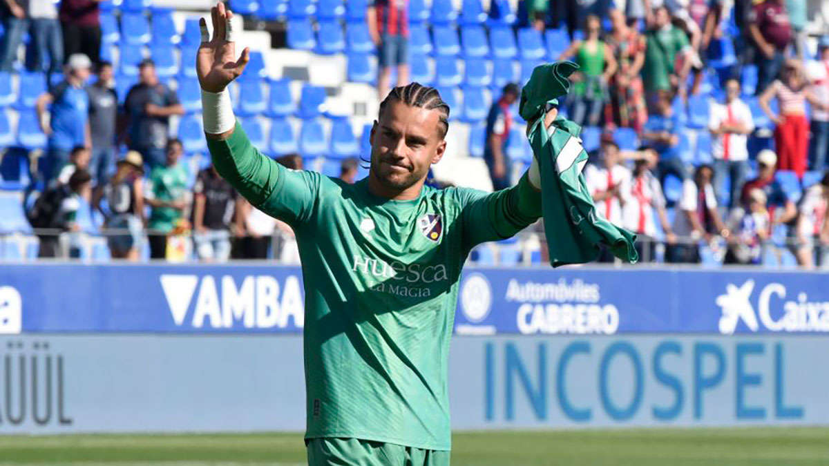 Álvaro Fernández cumplió 100 partidos en Huesca. Foto: LaLiga Hypermotion.
