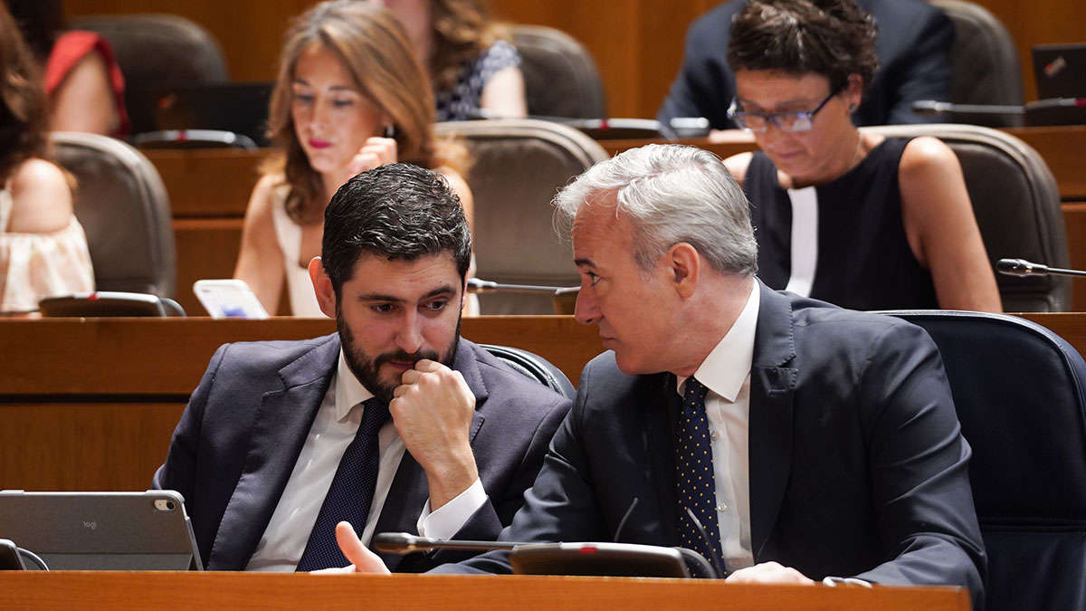 Nolasco y Azcón durante el Pleno. Foto: Cortes de Aragón