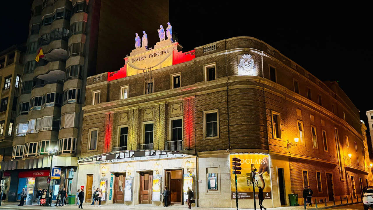 El Teatro Principal lucirá los colores rojo y amarillo.