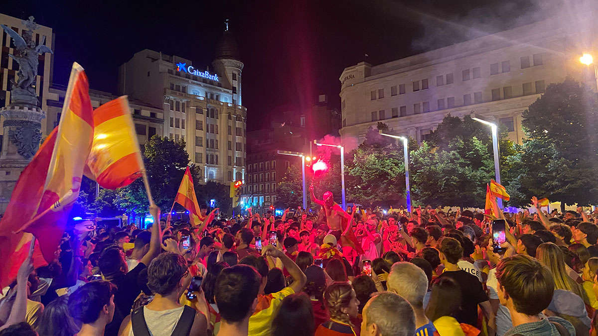 La bengalas no faltaron en la celebración.
