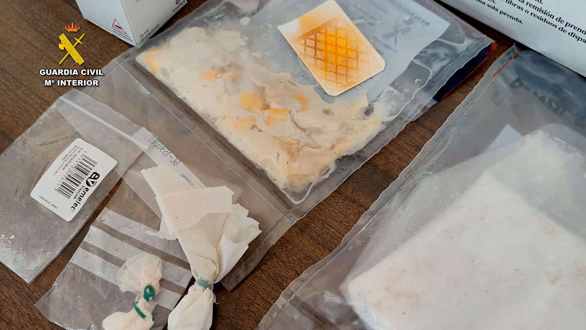 Drogas y sustancias estupefacientes halladas en la finca de Longares por la Guardia Civil