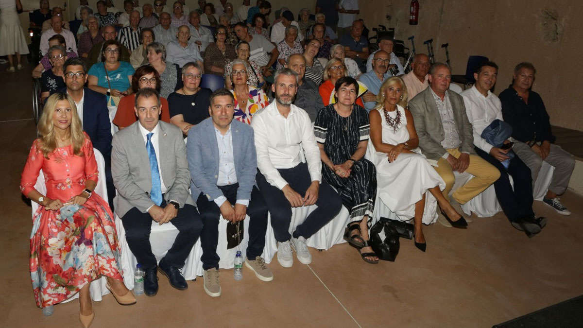 homenaje-belchite-autoridades-con-homenajeados-31082024