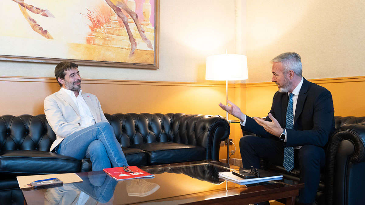 Sanz (Izquierda Unida) y Azcón en el despacho del presidente. Foto: Fabián Simón (DGA)