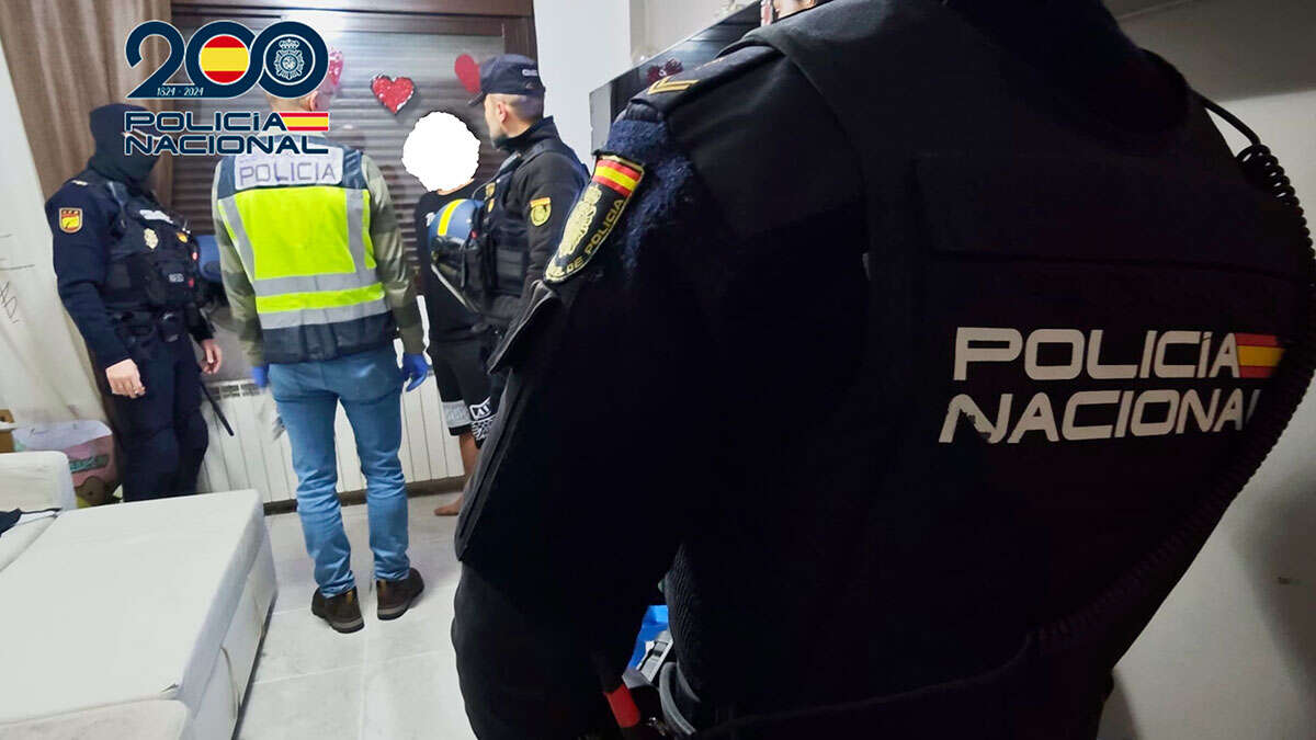 Momento en el que uno de los implicados era detenido por la Policía Nacional de Zaragoza