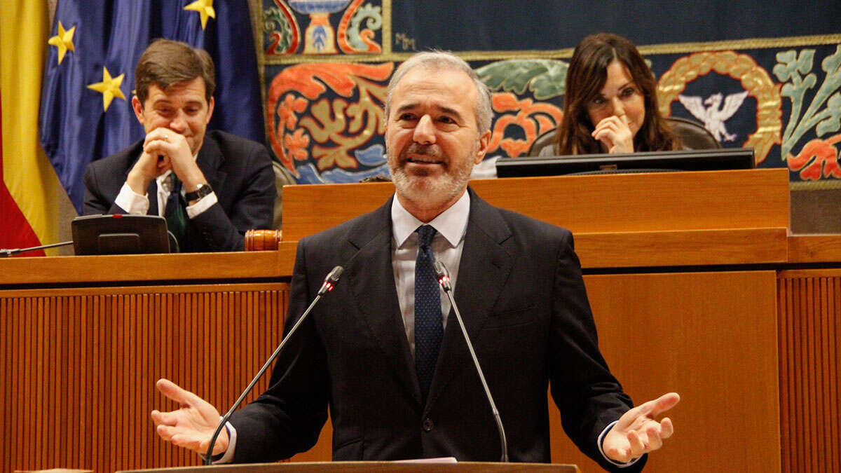 Azcón durante una intervención en las Cortes. Foto: Pilar Álvarez