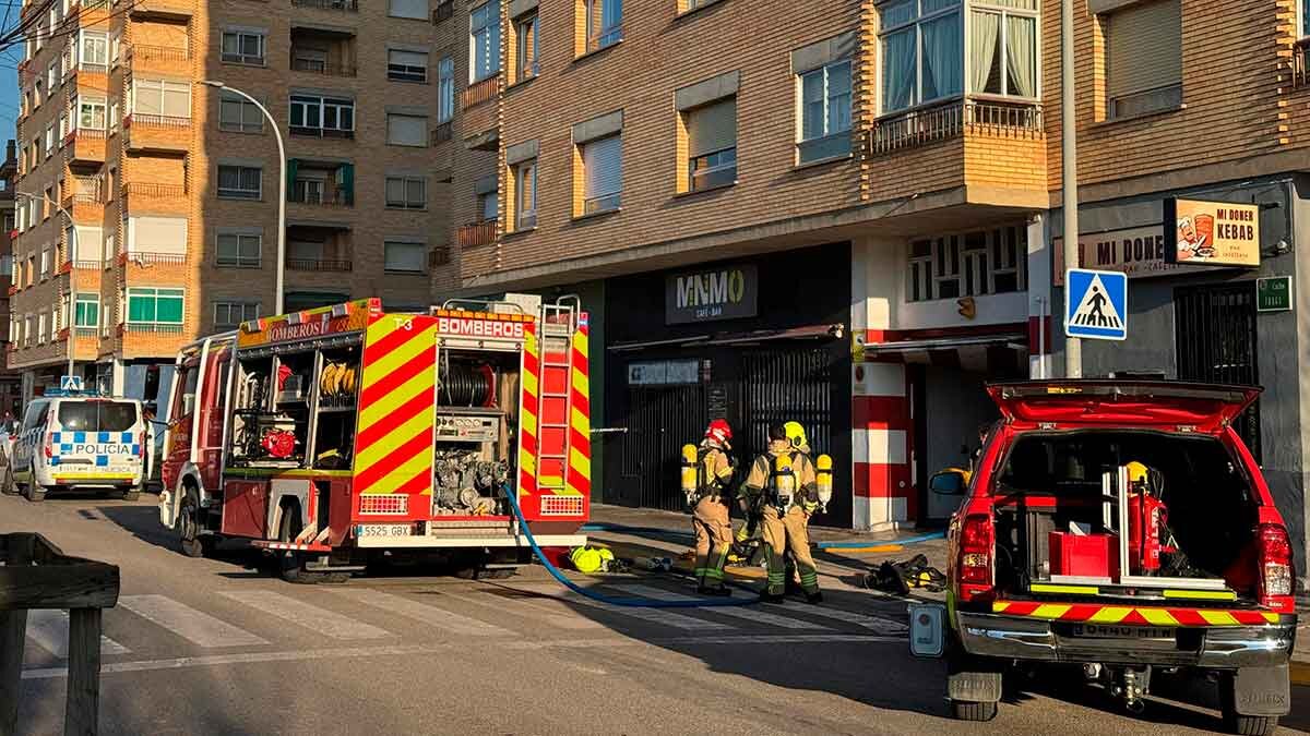 En la extinción del incendio han participado efectivos de Bomberos de Huesca, Policía Local y Nacional.
